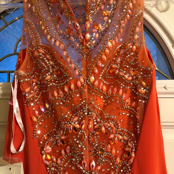 Unique and beautiful - Picture 3 of 8